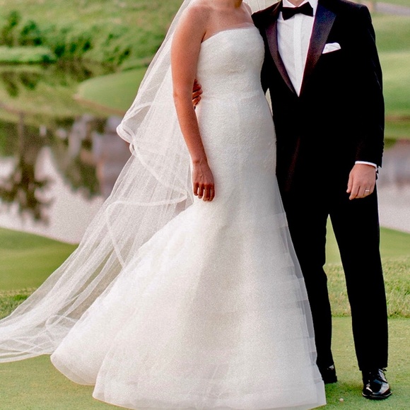 Vera Wang Georgina Wedding Gown - Picture 1 of 12